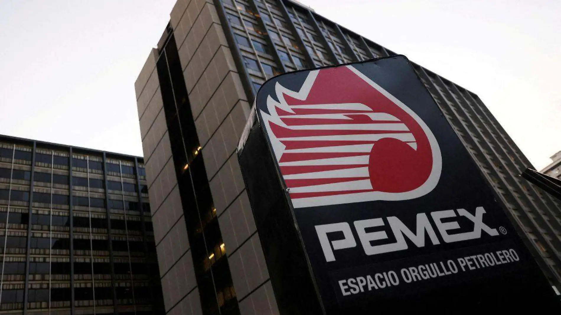 Para proteger a Pemex, bloquean reglas sobre quema de gas natural